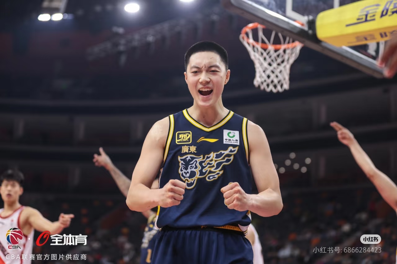 九游体育官网清晨深圳男篮调整名单以备荷甲，手感冰凉环节打磨，底气十足，年轻球员得到机会的简单介绍
